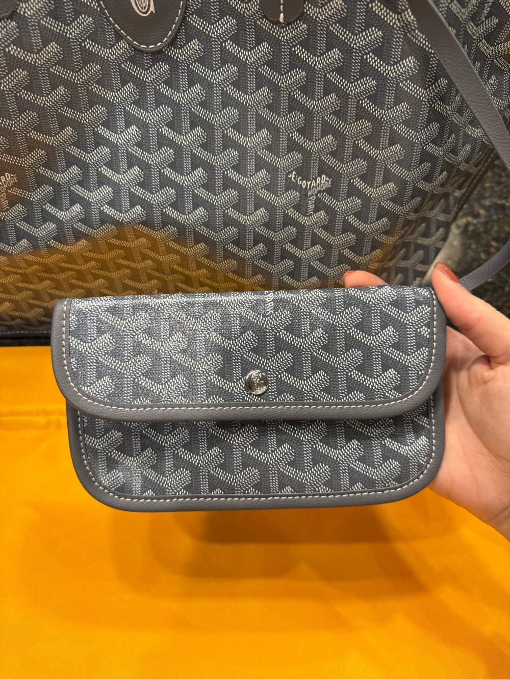 Goyard reversible grey PM tote! 🩶 - Picture 12 of 16